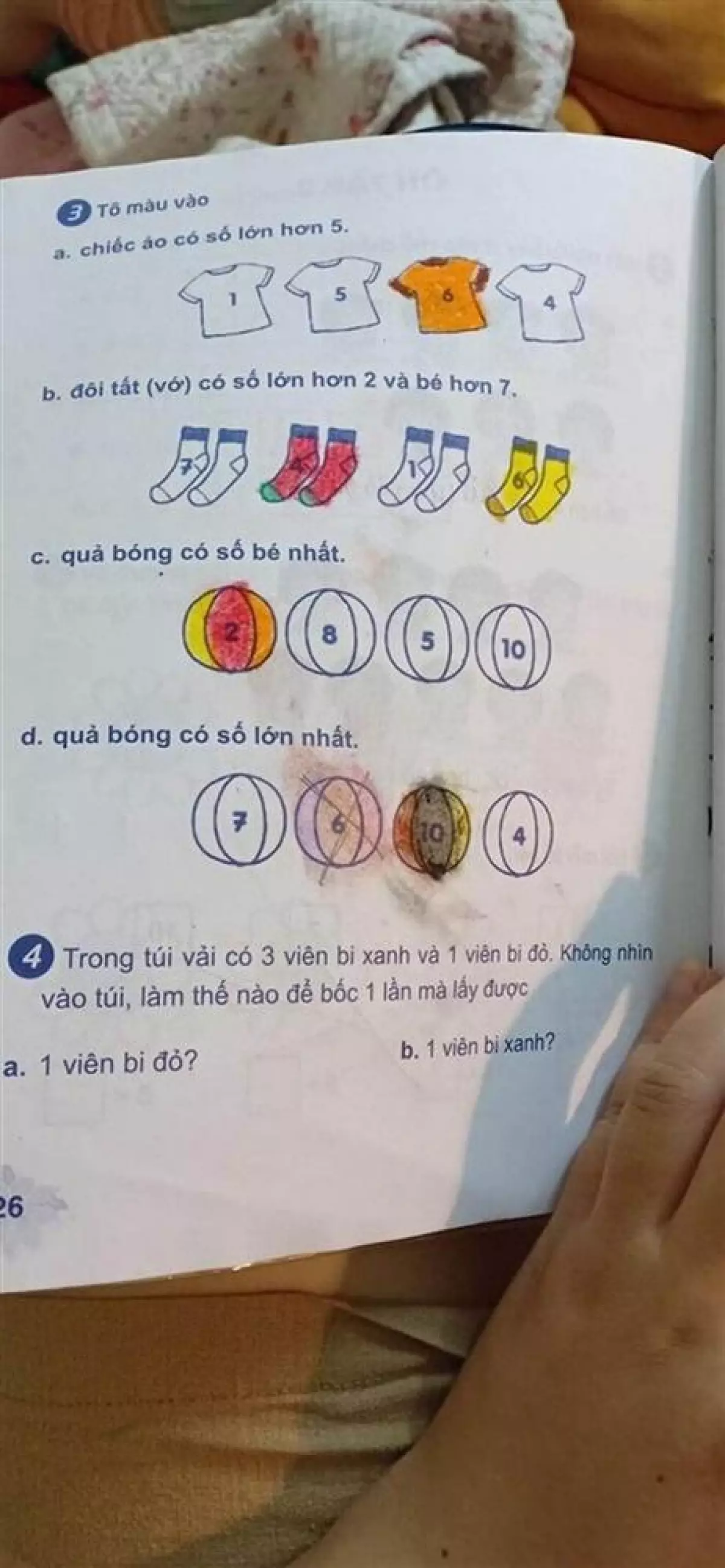 Góc rối não: Bài toán lớp 1 với đề bài chọn ngẫu nhiên bi xanh - bi đỏ khiến dân mạng tranh cãi nảy lửa vì đánh đố cả phụ huynh lẫn học sinh-1