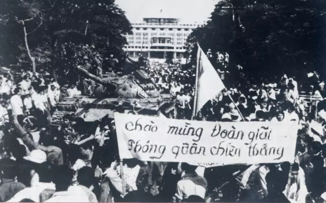 Không khí thành phố Sài Gòn trong ngày chiến thắng 30/4/1975 (ảnh tư liệu)